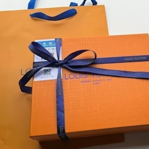 باوتش Louis Vuitton ماستر كوبي اسود