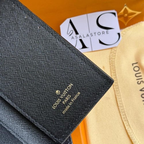 محفضه وميداليه لويس فيتون