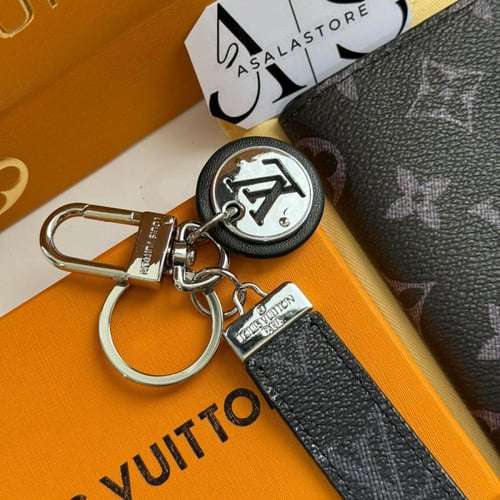 محفضه وميداليه لويس فيتون