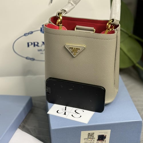 شنطه برادا نسائي