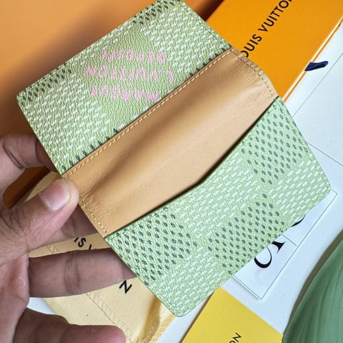 محفضه لويس فيتون بطايق ماستر