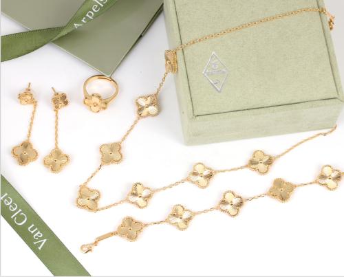 طقم فاين كليف ذهبي