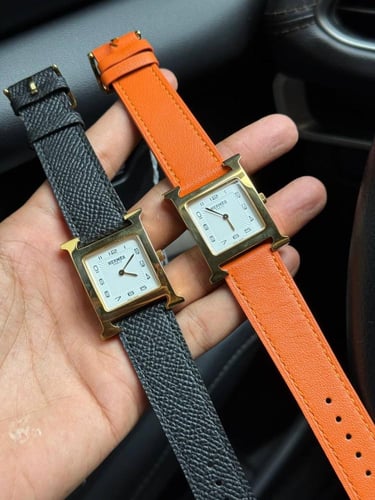 ساعات هرمز جلد ذهبي