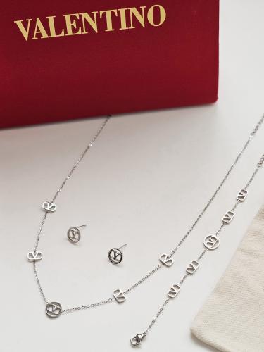 طقم فلنتينو معا أسواره وحلق