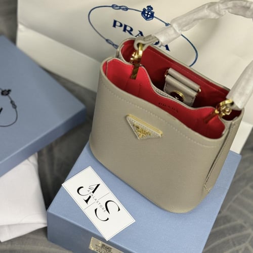 شنطه برادا نسائي