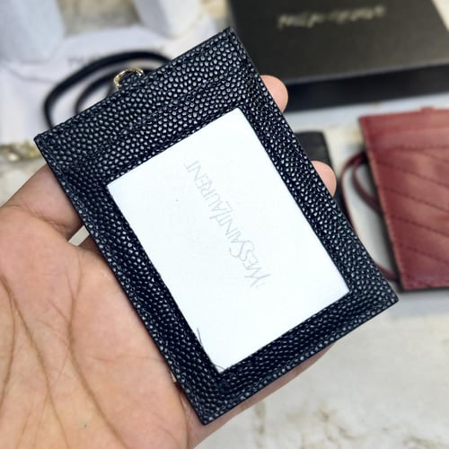 حامل بطايق سلوران