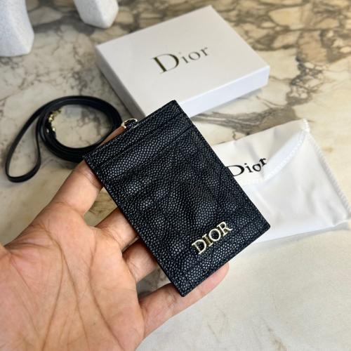 حامل بطايق ديور