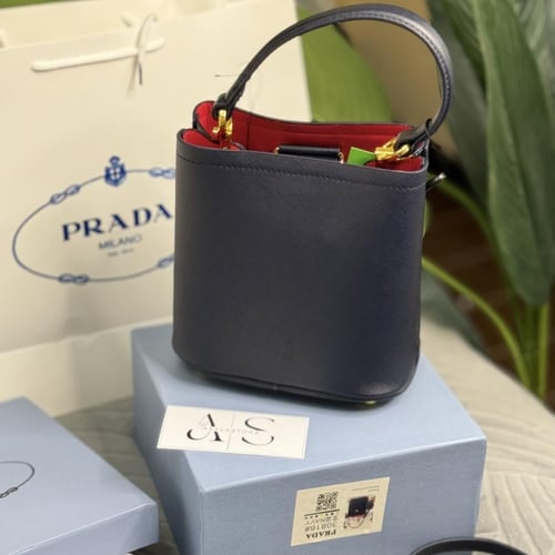 شنطه برادا نسائي كحلي