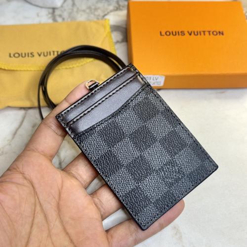 حامل بطايق لويس فيتون مربع