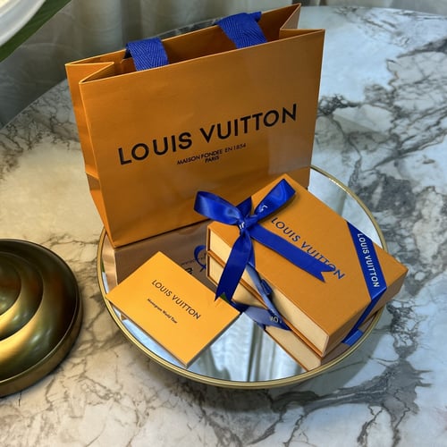 طقم سلسال مع حلق لويس فيتون