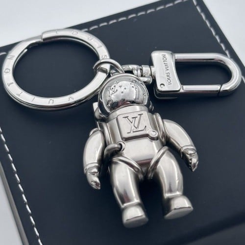 ميداليه لويس فيتون Louis Vuitton