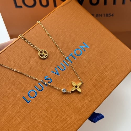 طقم سلسال مع حلق لويس فيتون