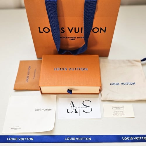 ميداليه لويس فيتون جلد