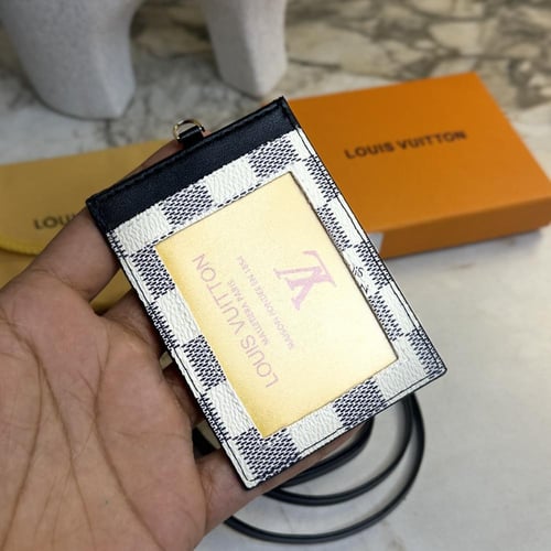 حامل بطايق لويس فيتون مربع