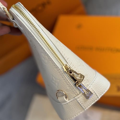 شنطه لويس فيتون نسائي