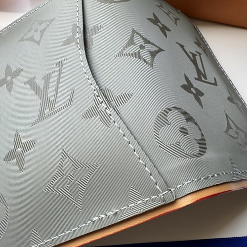 محفضه لويس فيتون بطايق ماستر