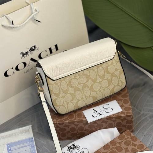 شنطه كوتش ابيض نسائي