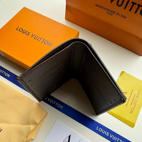 محفضه رجاليه /نسائي لويس فيتون بني