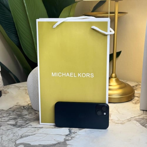 حامل بطايق مايكل كورس