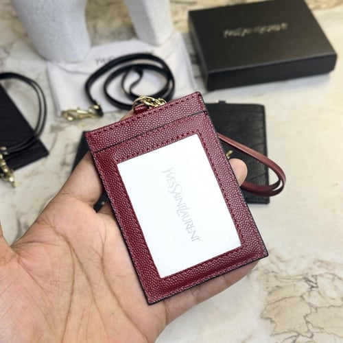 حامل بطايق سلوران