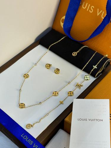 طقم لويس فيتون سلسال حلق اسواره