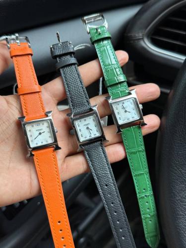 ساعات هرمز جلد فضي