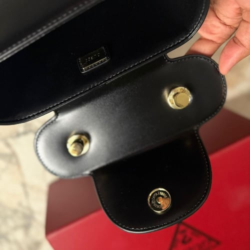 شنطه جيس GUESS نسائيه