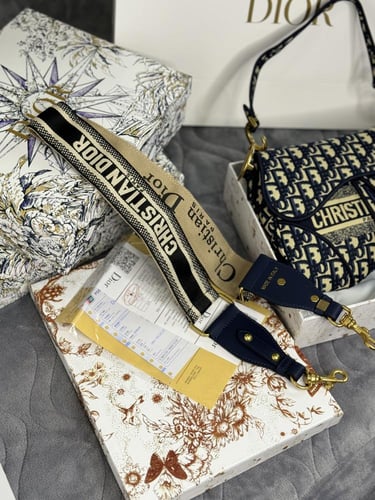 شنط ديور نسائي معا ملحقات