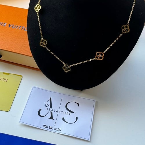 طقم سلسال مع حلق لويس فيتون