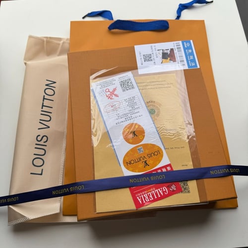 باوتشات Louis Vuitton اسود