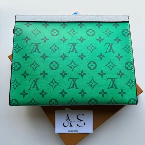 باوتش Louis Vuitton ماستر كوبي اخضر