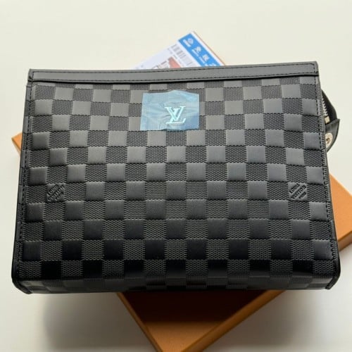 باوتش Louis Vuitton ماستر كوبي اسود