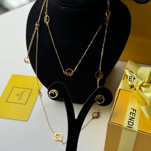 طقم فندي سلسال وحلق طويل