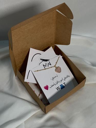 إهداء عـقد لطيف