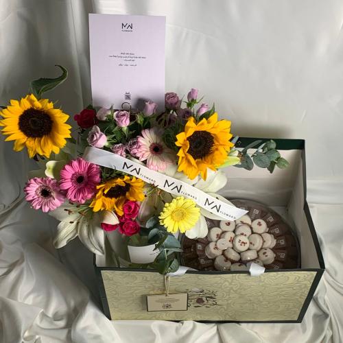 تشوكليت فاخر مع فازة الورد الهولندي