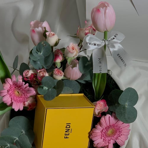 سوار فيندي بتنسيق ورد أنيق