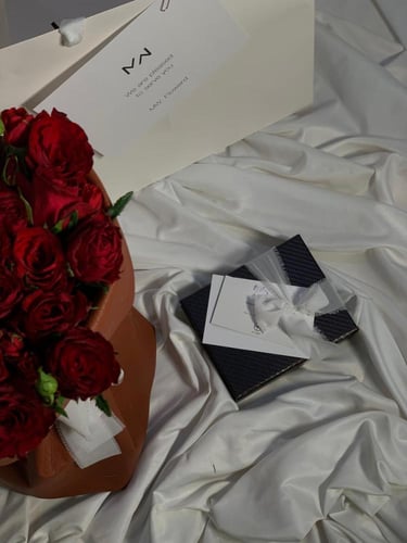 باقة ورد مع محفظة رجالية