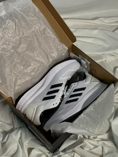 شوز أديداس بتنسيق ورد