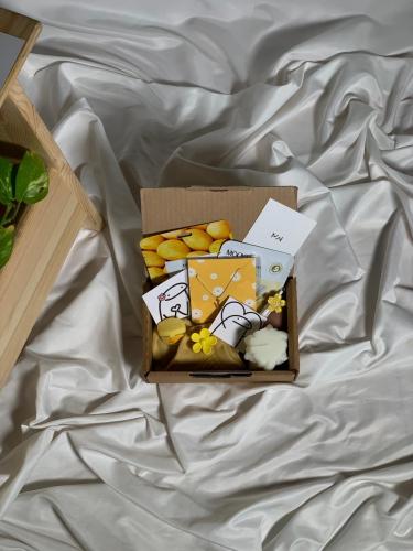 بوكس الاسترخاء الأصفر