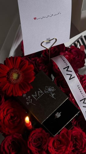 كيك وورد أحمر مع خاتم