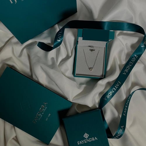 سلسال فايندرا الانيق وباقة ورد