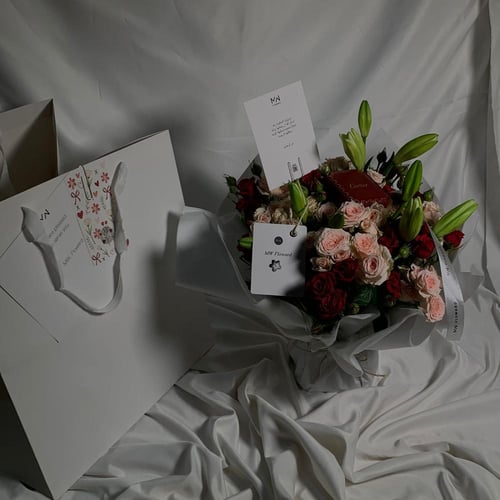 سلس كارتير وباقة ورد راقيه