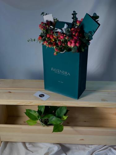 عقد فيندرا بتنسيق ورد