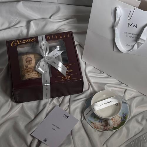 كوب فاخر وقهوة آفندي التركي