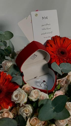 خاتم فايندرا الانيق بتنسيق ورد