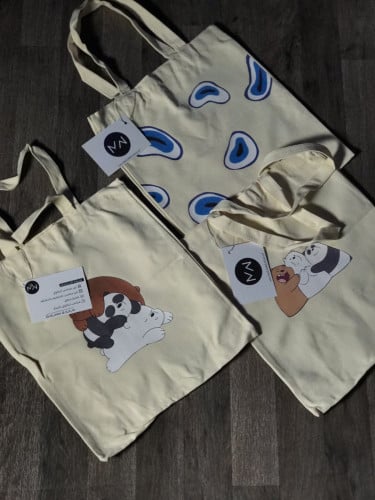 ثلاث قطع توت باق