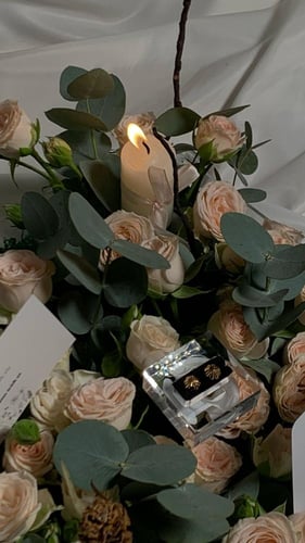 حلق ذهب مواليد بتنسيق ورد