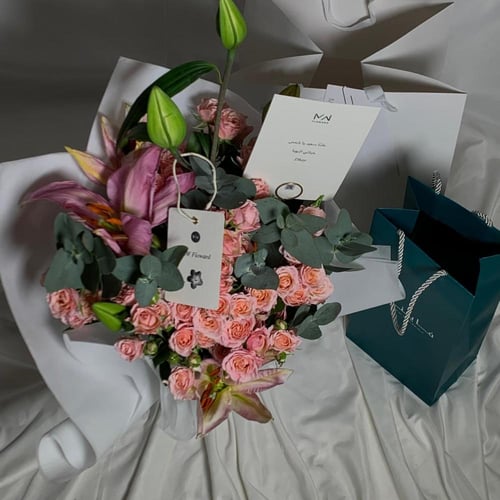 سلسال فايندرا الانيق وباقة ورد