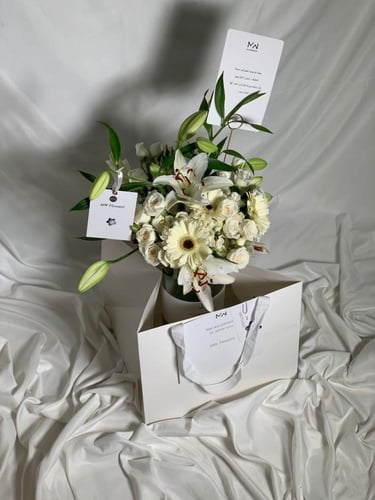 فازة الزنبق الفاخر