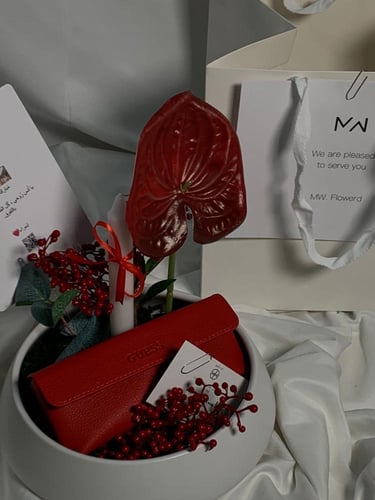 نظارة GUESS بتنسيق أنيق